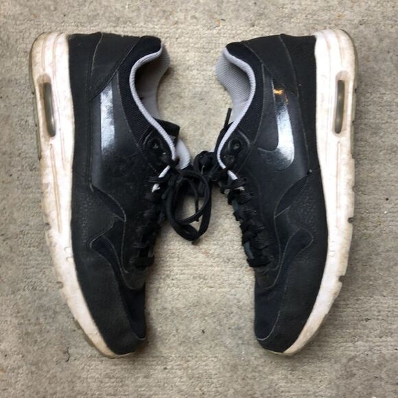 Nike Air Max Running Shoe | Size 9 - Picture 3 of 10